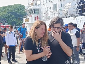 Tangis Istri Pelatih Valencia CF Menanti Pencarian di Pelabuhan Labuan Bajo