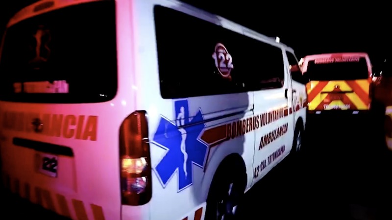 Sebanyak 15 orang tewas dan 19 lainnya luka-luka setelah sebuah bus penumpang kehilangan kendali dan jatuh ke jurang di wilayah Solola, Guatemala, pada Sabtu (27/12/2025). (Tangkapan Layar Video Reuters/)