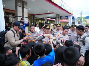 Kunjungi Tapteng, Wakapolri Fokus Buka Jalur Logistik Pascabanjir Bandang