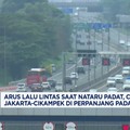 Video: Arus Nataru Padat, Contraflow Tol Jakarta-Cikampek Diperpanjang