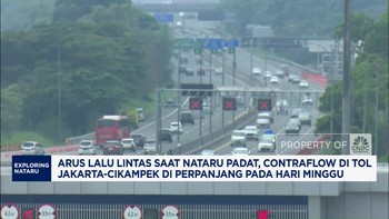Video: Arus Nataru Padat, Contraflow Tol Jakarta-Cikampek Diperpanjang