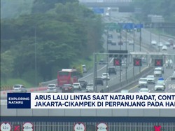 Video: Arus Nataru Padat, Contraflow Tol Jakarta-Cikampek Diperpanjang