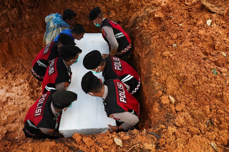 Suasana pasca gempa bumi dahsyat melanda Mandalay di Myanmar, Kamis (3/4/2025). (REUTERS/Stringer)
