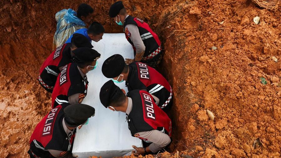 Suasana pasca gempa bumi dahsyat melanda Mandalay di Myanmar, Kamis (3/4/2025). (REUTERS/Stringer)