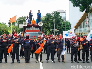 Buruh Demo Lagi di Depan Istana Hari Ini, Protes UMP 2026 DKI-Jabar
