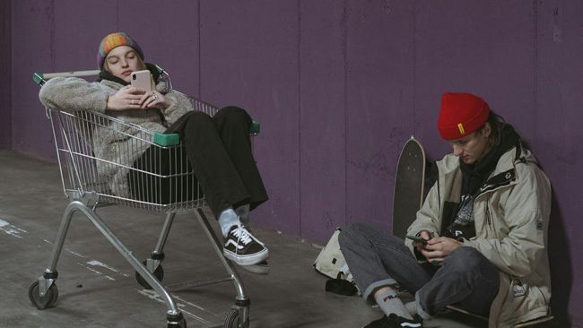 6 Cara Mengajarkan Anak Remaja Mengatur Uang