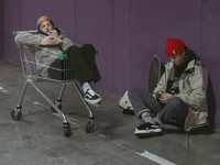 6 Cara Mengajarkan Anak Remaja Mengatur Uang