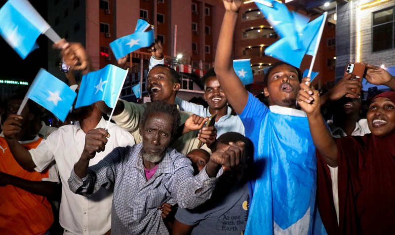 A demonstrator points to the white five‑pointed star on the Somali flag as Somalis attend a demonstration after Israel became the first country to formally recognise the self‑declared Republic of Somaliland as an independent and sovereign state, a decision that could reshape regional dynamics and test Somalia's longstanding opposition to secession, in the Hodan district of Mogadishu, Somalia, December 28, 2025. REUTERS/Feisal Omar