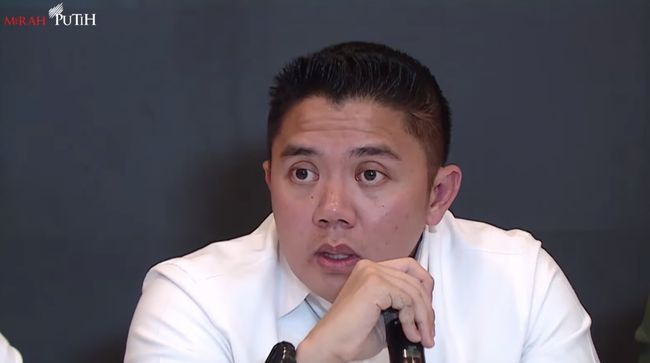 Seskab Teddy Tanggapi Pihak-Pihak yang Bandingkan Penanganan Bencana