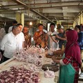 Zulhas dan Mendag Sidak ke Pasar Induk Kramat Jati, Ini Temuannya