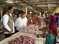 Zulhas dan Mendag Sidak ke Pasar Induk Kramat Jati, Ini Temuannya