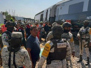 Video: Kereta Api di Meksiko Tergelincir, 13 Orang Tewas