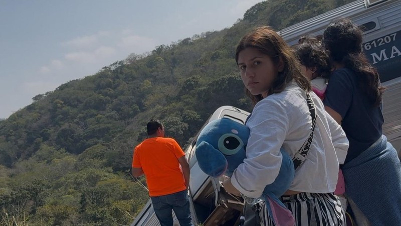 Passengers gather by the rail tracks at the site of a train derailment on the Interoceanic Corridor of the Isthmus of Tehuantepec, a railway line connecting Mexico's Pacific and Gulf coasts, where several passengers were killed and injured near Nizanda, Oaxaca state, Mexico December 28, 2025 in this screen grab obtained from social media video. Video obtained by Reuters/via REUTERS  THIS IMAGE HAS BEEN SUPPLIED BY A THIRD PARTY. NO RESALES. NO ARCHIVES.