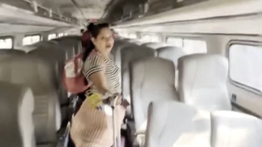 Otoritas Meksiko melaporkan sedikitnya 13 orang tewas dan 98 lainnya luka-luka setelah Kereta Antar Samudra yang membawa sekitar 250 orang tergelincir di negara bagian Oaxaca, Meksiko selatan, pada Minggu (28/12/2025). (Tangkapan Layar Video Reuters/)