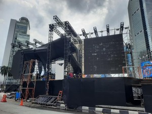 Panggung Perayaan Malam Tahun Baru di Bundaran HI Mulai Didirikan