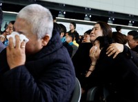 Tangis Pilu Keluarga Korban 1 Tahun Kecelakaan Jeju Air