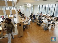 Perpustakaan Jakarta Cikini semakin ramai pengunjung di musim liburan sekolah