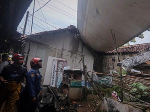 55 Rumah Rusak Imbas Puting Beliung di Bogor, Termasuk Tertimpa Sayap Pesawat