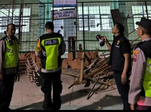 Atap Gedung Baru SMAN 1 Wiradesa Pekalongan Roboh, 2 Pekerja Terluka