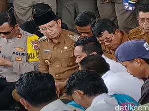 Bupati Dompu Sebut Tak Pernah Terbitkan Surat PHK Massal Honorer
