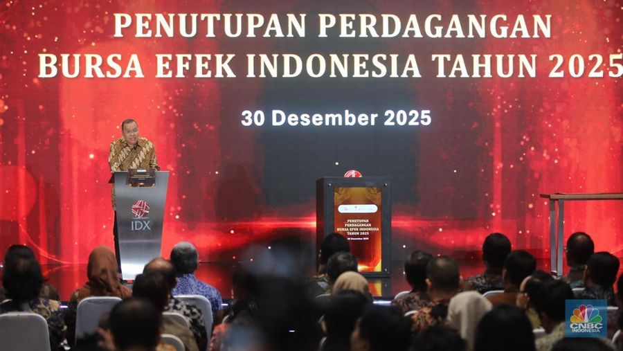 Direktur Utama Bursa Efek Indonesia (BEI), Iman Rachman menyampaikan sambutan saat Penutupan Perdagangan Bursa Efek Indonesia (BEI) Tahun 2025 di Gedung BEI, Jakarta, Selasa (30/12/2025). (CNBC Indonesia/Faisal Rahman)