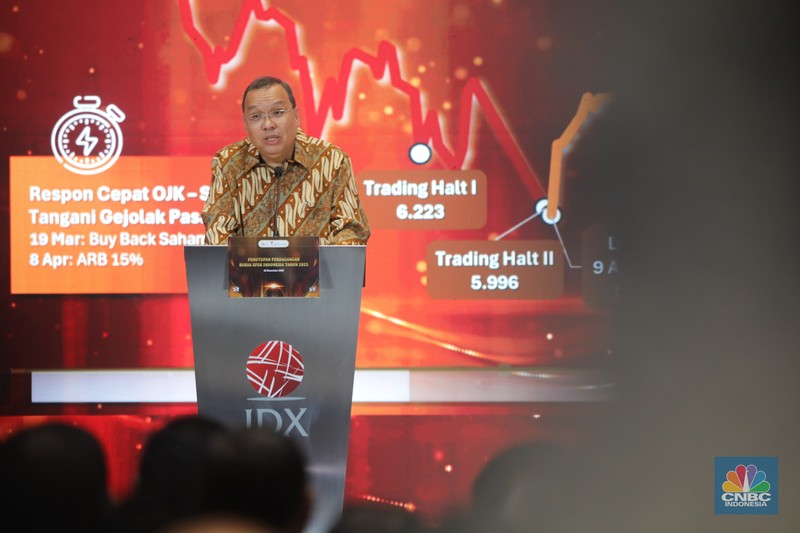 Layar menampilkan Indeks Harga Saham Gabungan (IHSG) saat Penutupan Perdagangan Bursa Efek Indonesia (BEI) Tahun 2025 di Gedung BEI, Jakarta, Selasa (30/12/2025). (CNBC Indonesia/Faisal Rahman)