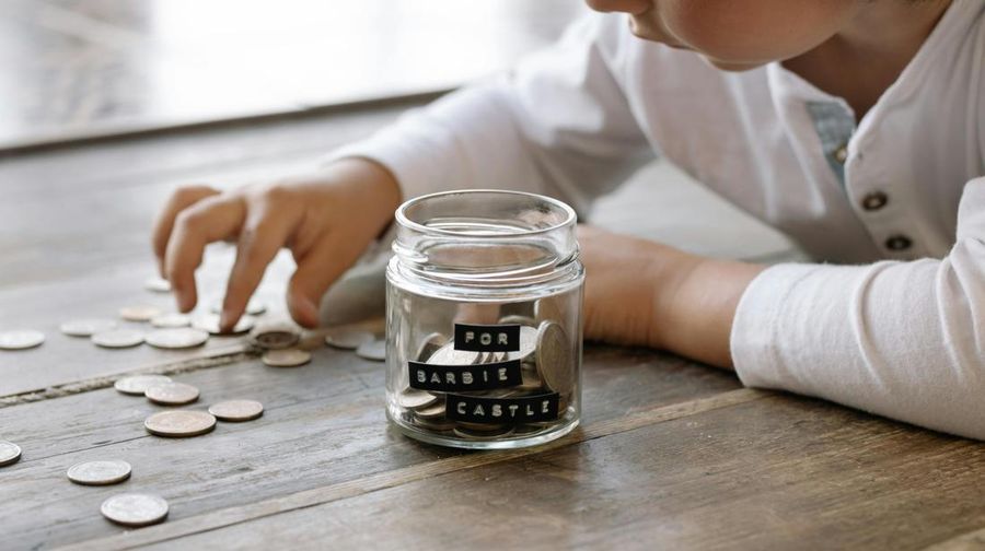 Ilustrasi Cara Menentukan Uang Jajan Anak SD, SMP, SMA yang Ideal". (Ist Pexels.com)