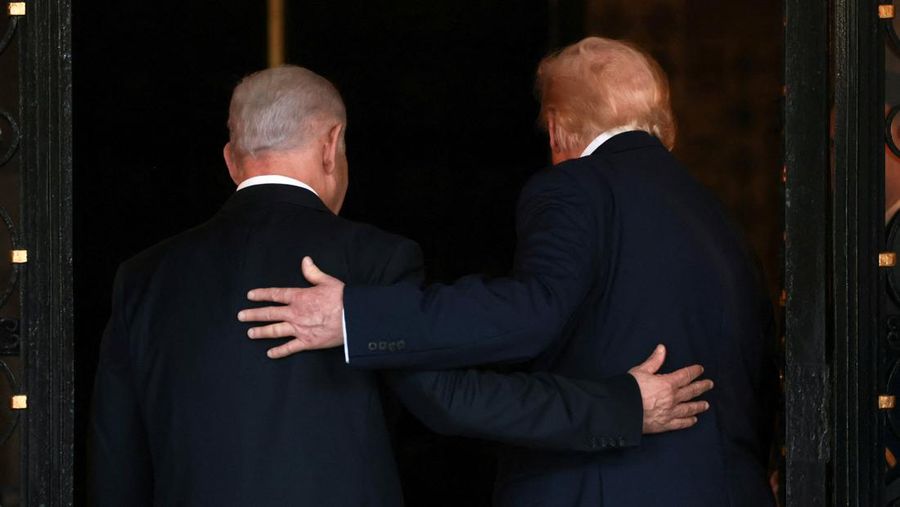 U.S. President Donald Trump greets Israeli Prime Minister Benjamin Netanyahu upon arrival for meetings at Trump's Mar-a-Lago club in Palm Beach, Florida, U.S., December 29, 2025. REUTERS/Jonathan Ernst