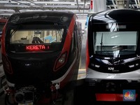 Kolase LRT Jabodetabek dan KRL Commuterline. (CNBC Indonesia)