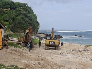 Tak Kantongi Izin, Reklamasi di Pantai Sawangan Disetop Pemprov-DPRD Bali