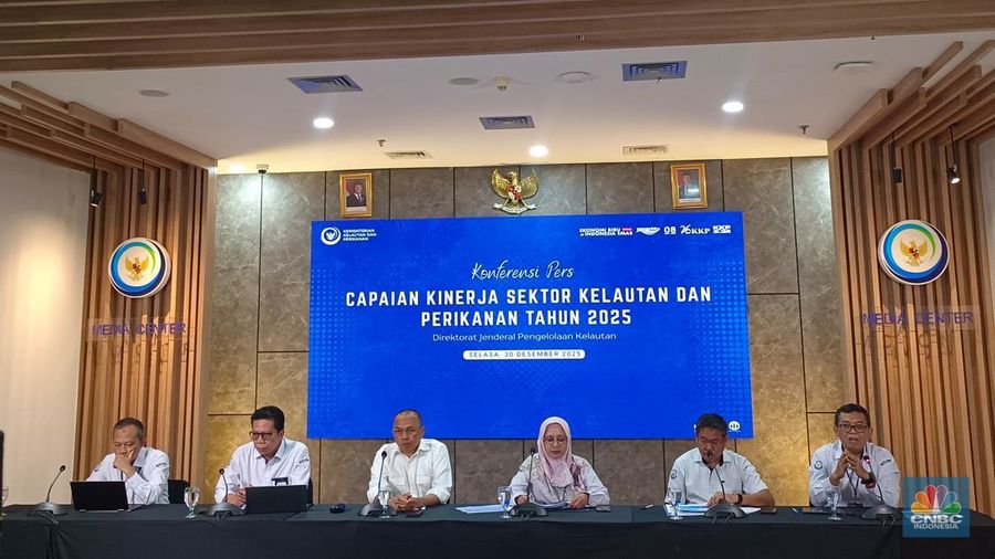 Konferensi pers terkait capaian Direktorat Jenderal Pengelolaan Kelautan KKP, di Media Center KKP, Jakarta, Selasa (30/12/2025). (CNBC Indonesia/Martyasari Rizky)