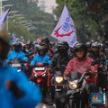 Penampakan Ribuan Buruh Demo Bawa Motor, Kuasai Jalanan Dekat Monas