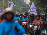 Penampakan Ribuan Buruh Demo Bawa Motor, Kuasai Jalanan Dekat Monas
