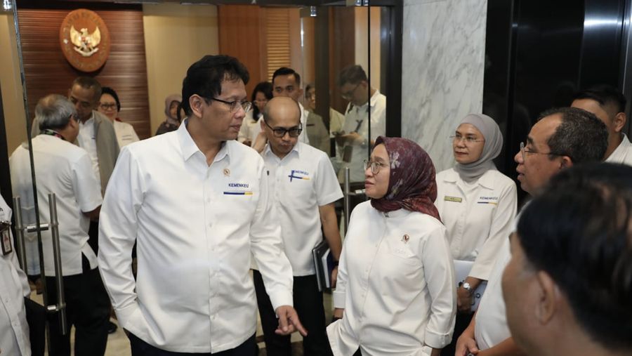 Menteri Pendayagunaan Aparatur Negara dan Reformasi Birokrasi (MenPAN-RB) Rini Widyantini mengunjungi Menteri Keuangan Purbaya Yudhi Sadewa di kantor Kementerian Keuangan, Jakarta, Senin (29/12/2025).  (Dok Menpan RB)