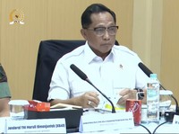 Menteri Dalam Negeri Tito Karnavian dalam Kegiatan Rakor Satgas Pemulihan Pasca Bencana dengan K/L daerah Terdampak. (Tangkapan Layar Youtube DPR RI)