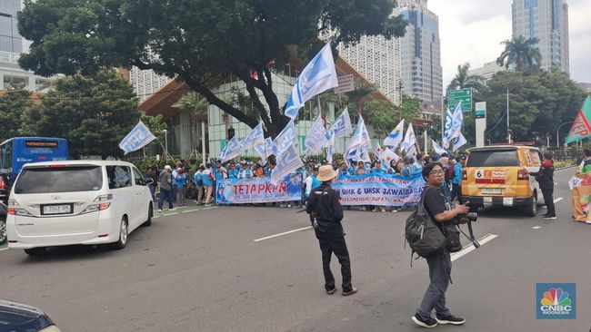 Massa Demo Buruh Mulai Berkumpul, Lalu Lintas Jalan Ini Dialihkan