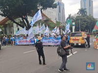 Massa Demo Buruh Mulai Berkumpul, Lalu Lintas Jalan Ini Dialihkan