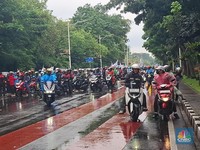 Massa Buruh Bertambah, Jalan Dekat Monas Diblokade Tak Bisa Lewat