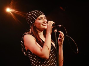 Lirik Lagu Sienna Spiro Great Expectation dan Artinya, Galau Abis!