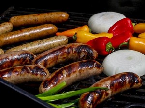 Siap Pesta BBQ? Ini Rekomendasi 5 Sosis Bratwurst Enak