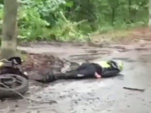 Bule Rusia Tabrak Pohon di Jalan Larantuka-Maumere hingga Luka Berat