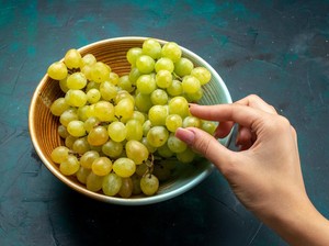 Arti Makan 12 Anggur di Bawah Meja Saat Tahun Baru, Ini Penjelasannya