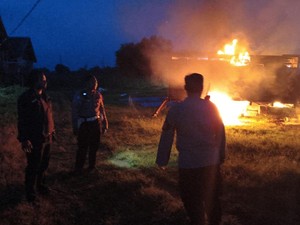 Kepergok Angkut Sapi Curian, Truk di Probolinggo Dibakar Massa