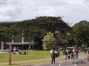 Libur Natal dan Tahun Baru, TMII Dipadati Pengunjung