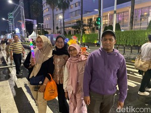 Cerita Warga Cari Cuan Hunting Konten Tahun Baru di Bundaran HI: Biar FYP