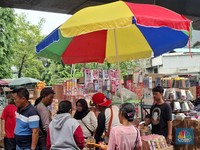 Pasar Asemka Dikepung Kembang Api, Petasan, dan Terompet Buatan China