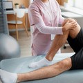 Liburan Seru Tanpa Nyeri Lutut, Kapan Perlu Knee Arthroplasty?