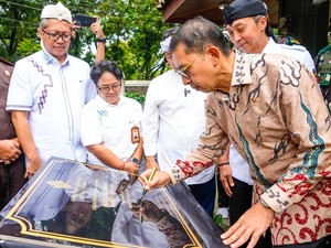 Menbud Resmikan Cungkup Prasasti Batutulis, Perkuat Cagar Budaya Bogor