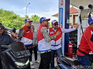 Wakil Komut Pertamina Cek SPBU di Bali, Masih Terjadi Antrean Panjang