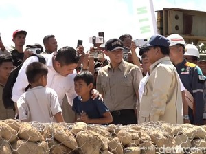 Alasan Seskab Selalu Bawa Rubik dan Dibagikan ke Anak-anak Korban Bencana